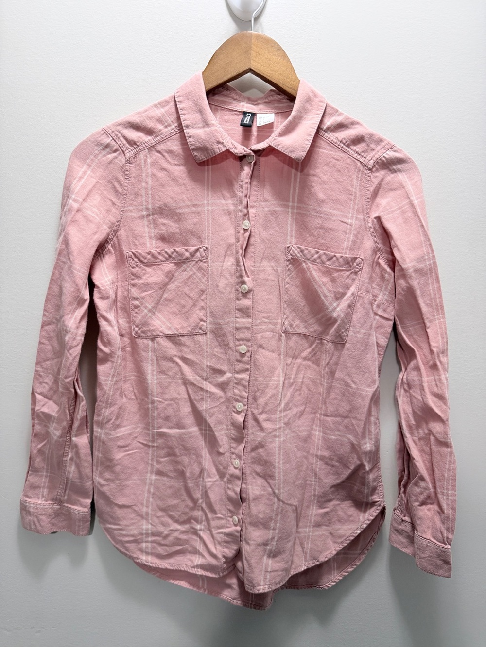 Divided by H&M Women's Pink Button-Down Shirt - Size 2 , 26x19